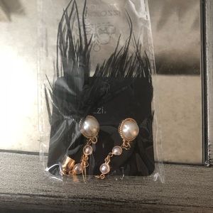 Feather Black earrings